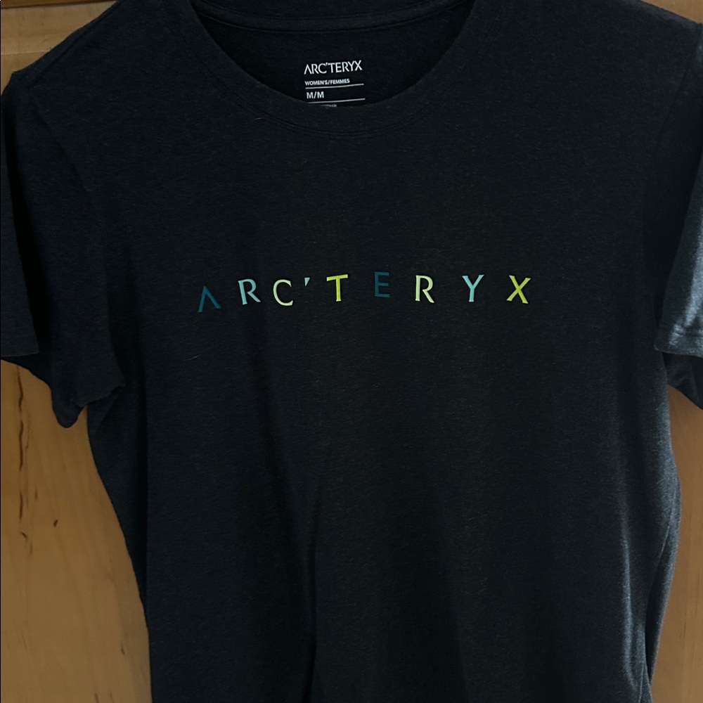 2 Arc’teryx Women’s Tee Shirts Size Medium - Picture 11 of 11